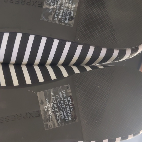 Black and White flats - Picture 3 of 6